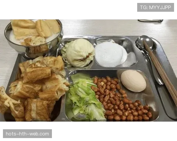 刷到李冰洁的生活照，好家伙人家随便的早餐比我整个月工资还讲究