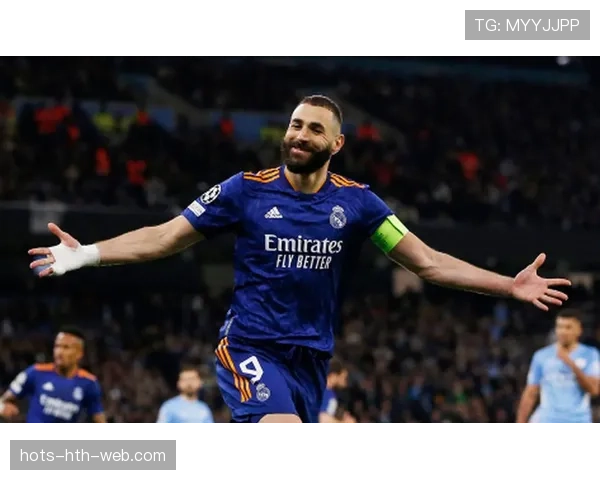 本泽马生涯荣誉与进攻效率是否已全面超越莱万？